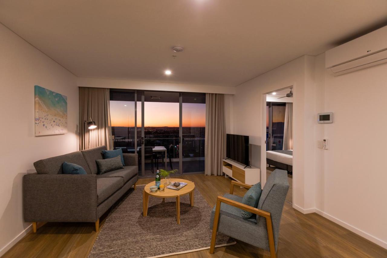 Sky Broadwater Apartments Southport Экстерьер фото